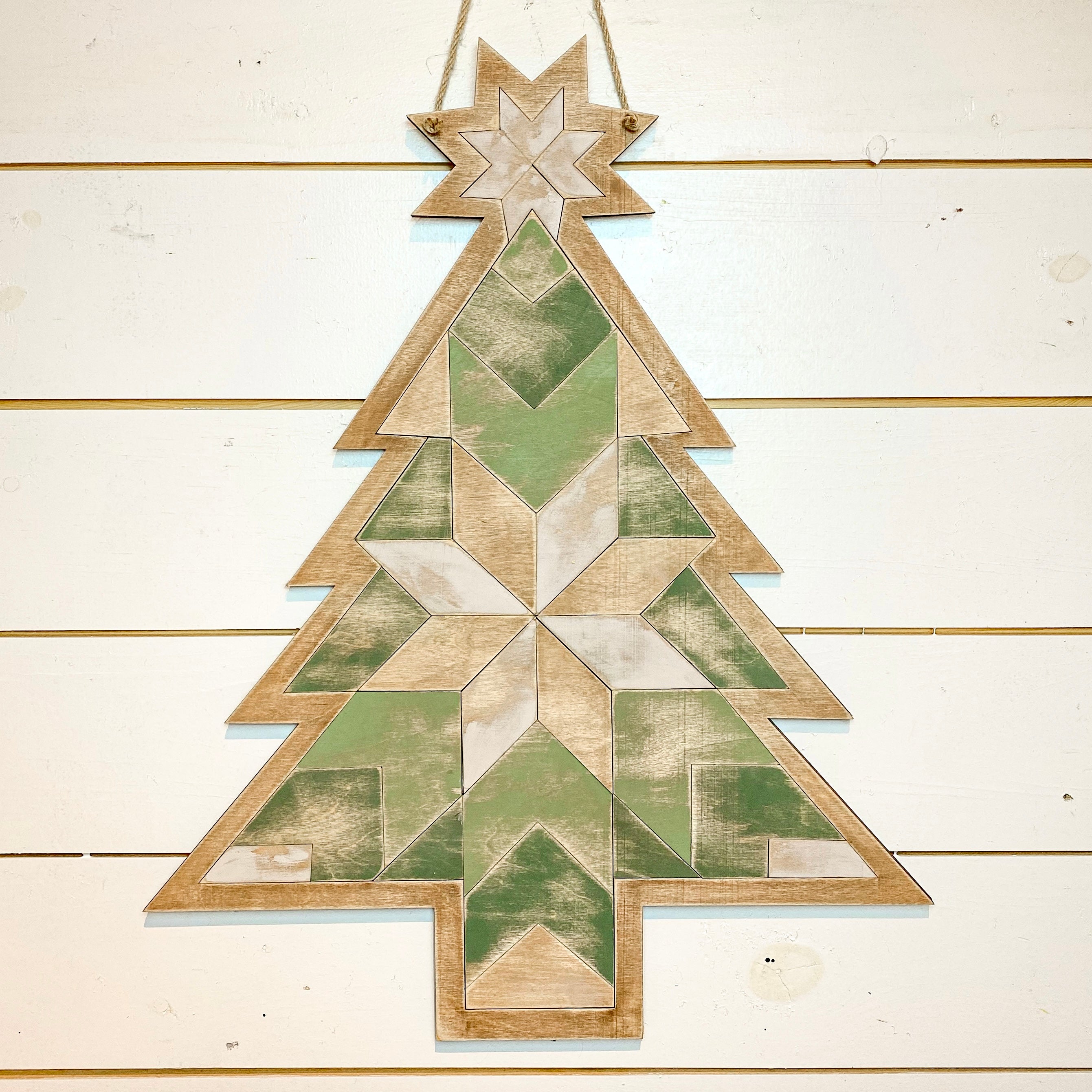 DIY Barn Quilt Style Christmas Tree Decor